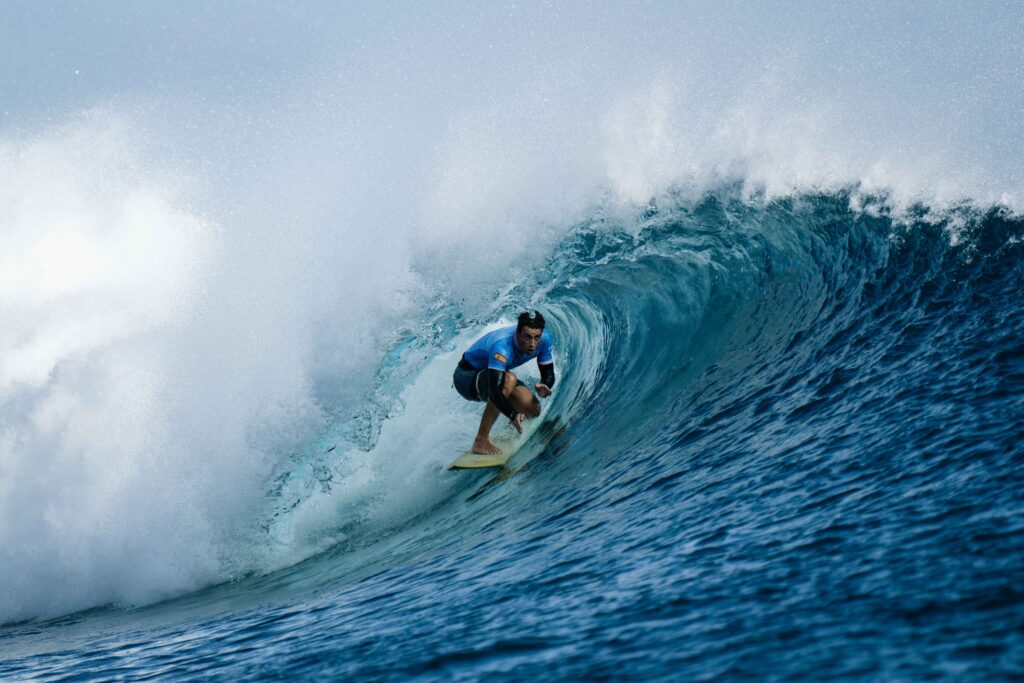 Los surfistas de Basque Team Janire Gonzalez-Etxabarri y Andy Criere dicen adiós en la segunda ronda a la competición de Tahití
