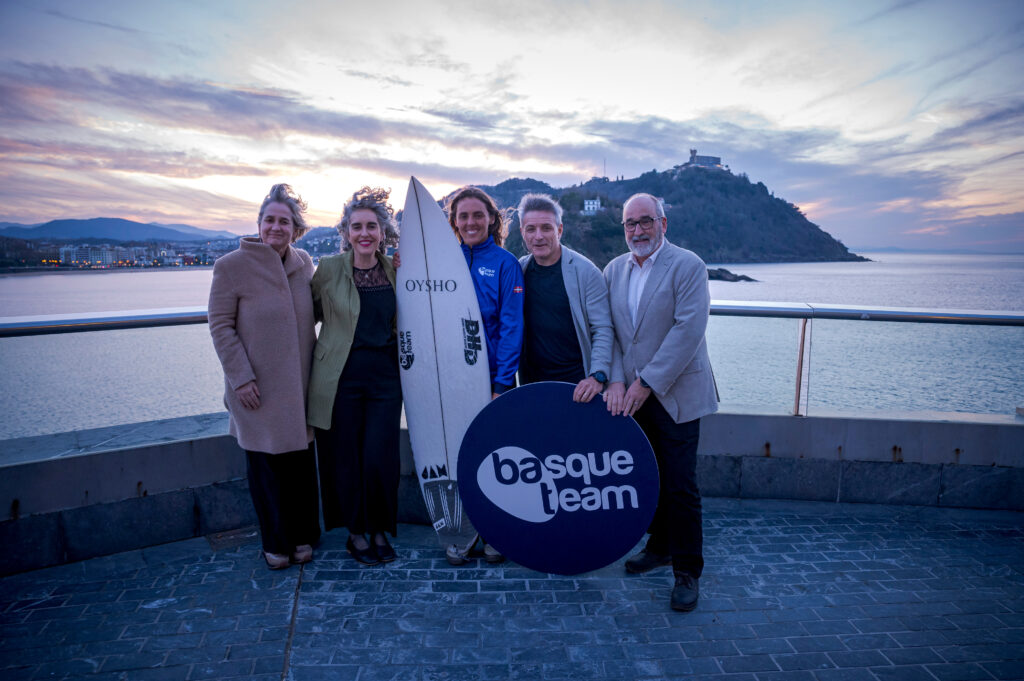 Nadia Erostarbe Basque Teameko surflaria etxera itzuli da WCT zirkuituan, Munduko zirkuitu gorenean, debuta egin ondoren