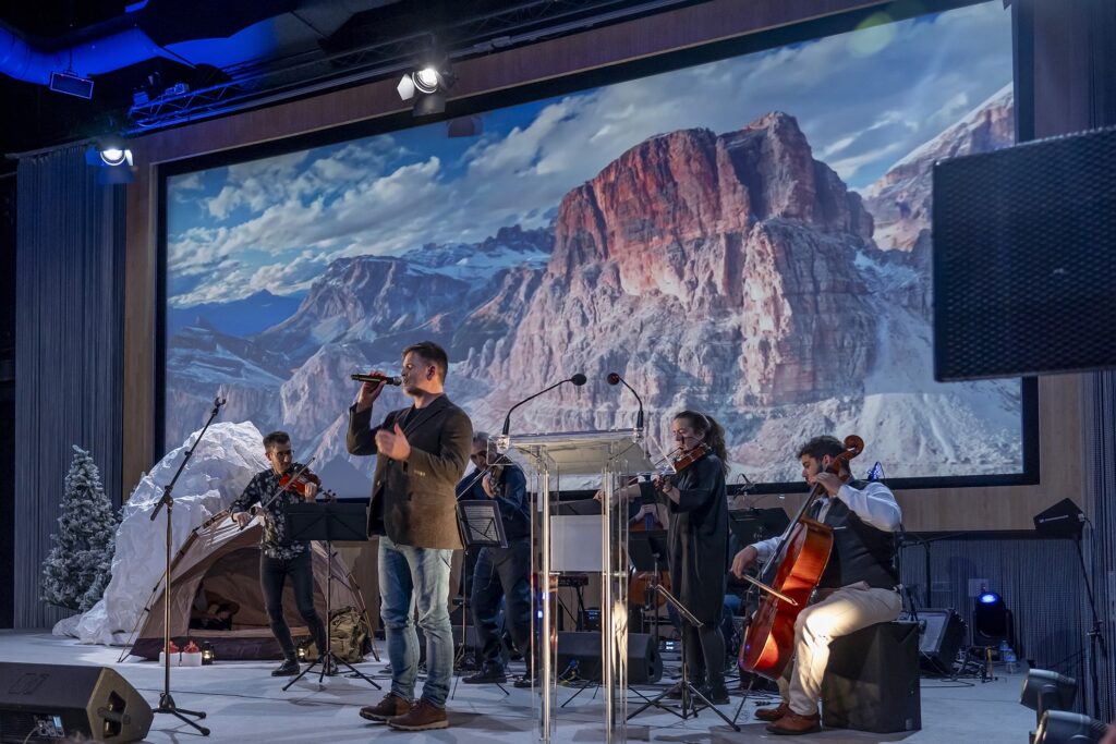 Mikel Urdangarin eta Alos Quarteten 'Non geratzen den denbora' kantaren bertsioa Gabonetako Galan