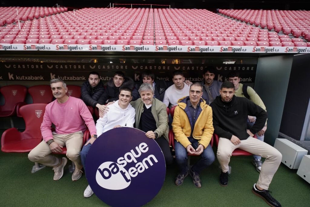 El boxeador de Basque Team Oier Ibarretxe compaginará su carrera olímpica con el profesionalismo