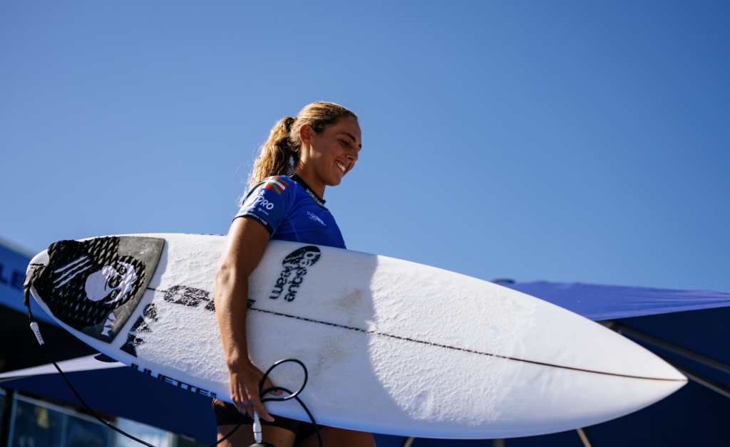 La surfista de Basque Team Nadia Erostarbe sube al tercer cajón del podio en el Saquarema Pro del Championship Tour